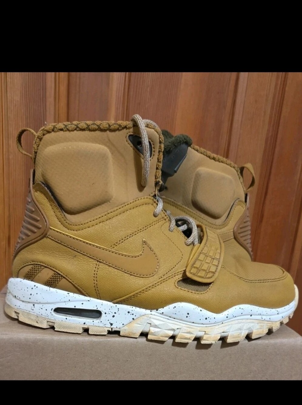 Nike Air Trainer SC II Boot Wheat 805891-700 Men’s Size 8.5 Excellent Condition‎